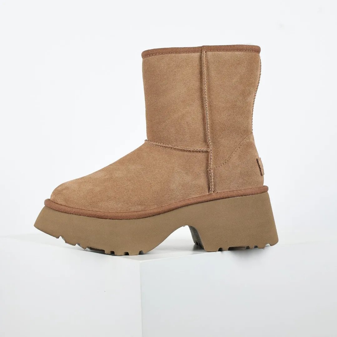 Pick up locally 💰600 Core recommended good price It is a very suitable choice for home furnishings. In the new year, uug launched a series of styles, which are partial to the preferences of young consumers and have also moved to the forefront of fashion trends. Shoe body material: water-repellent coated suede upper, 17 mm UGGPURE™ implantable wool insole, lightweight non-slip and comfortable rubber outsole, with brand LOGO and trademark, with full packaging Size: 35 36 37 38 39 40